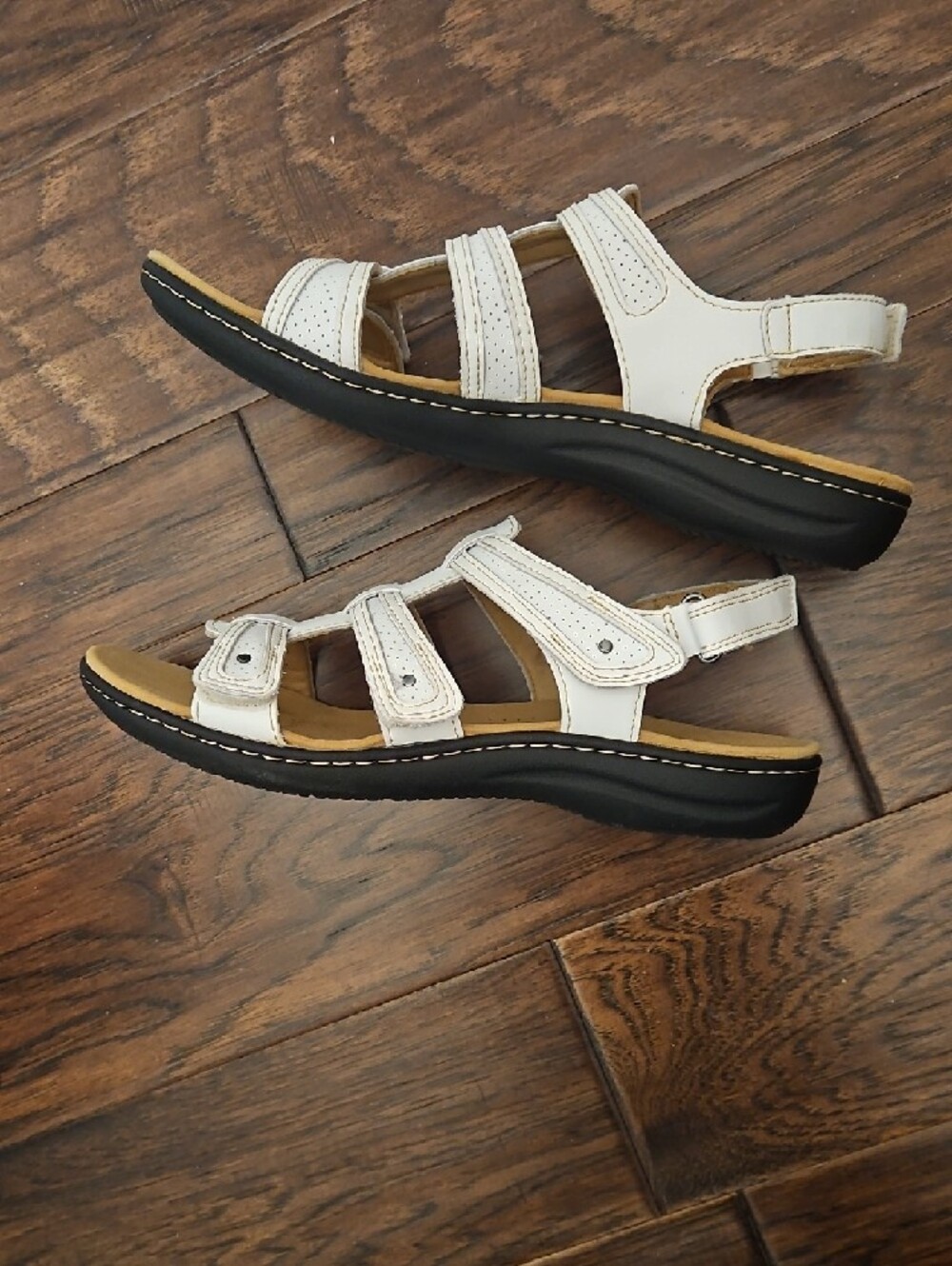 Clarks Laurieann Ivy White Sandals Cushioned insoles Size 11 - Picture 2 of 5